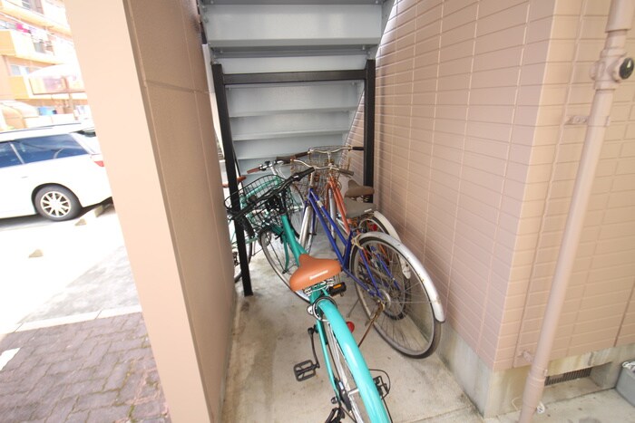 物件外観写真4　(駐輪場)