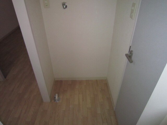 物件内観写真11　(洗濯機置場)