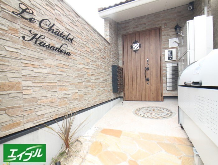 物件外観写真2　(エントランス部分)