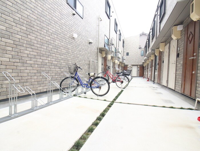 物件外観写真4　(駐輪場)