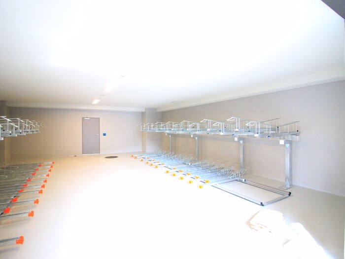 物件外観写真4　(駐輪場)