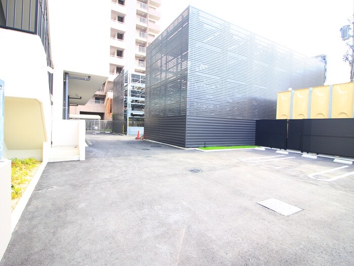 物件外観写真6　(駐車場)