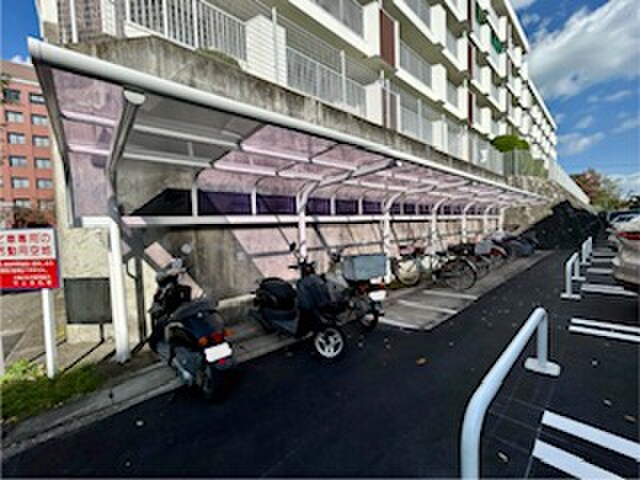 物件外観写真4　(駐輪場)