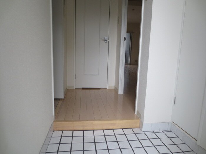 物件内観写真7　(玄関)