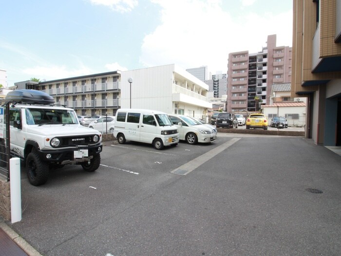 物件外観写真6　(駐車場)