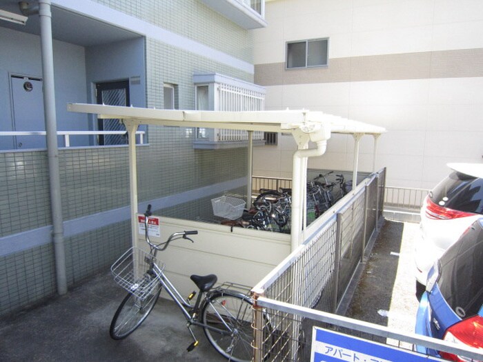 物件外観写真3　(駐輪場)