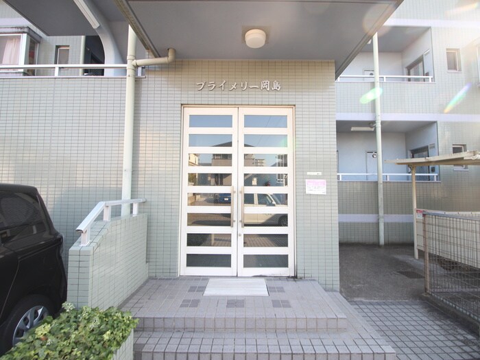 物件外観写真6　(エントランス部分)