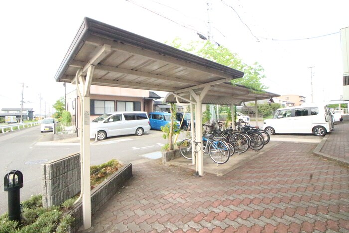 物件外観写真4　(駐輪場)