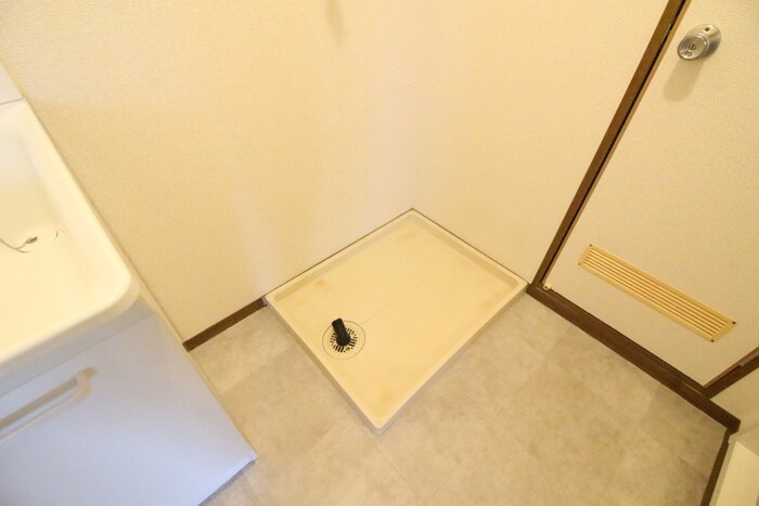 物件内観写真18　(洗濯機置場)