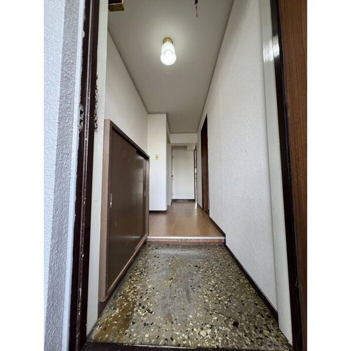 物件内観写真12　(玄関)