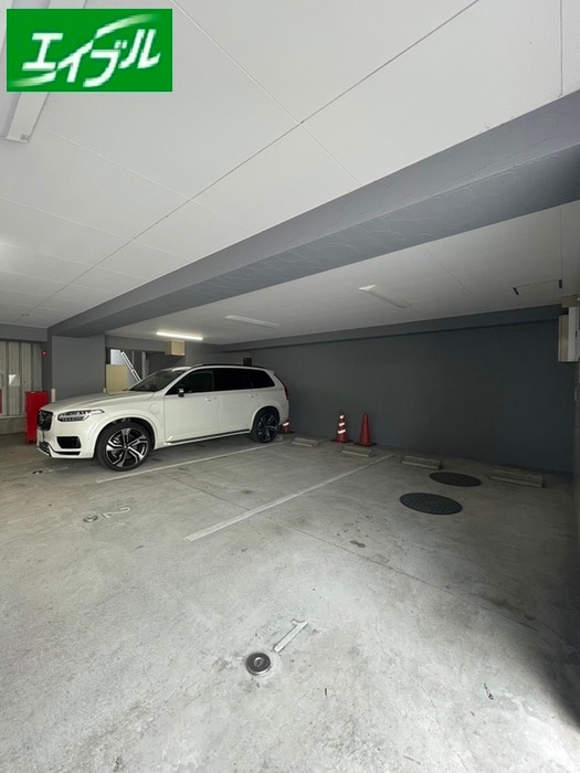 物件外観写真5　(駐車場)