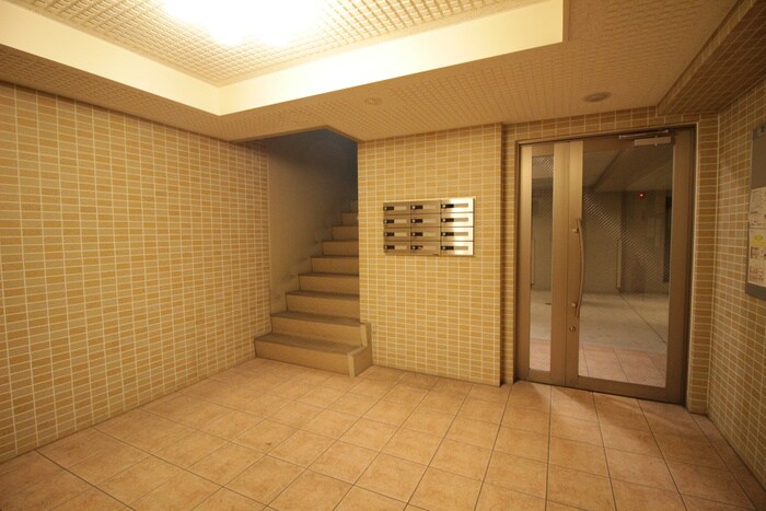 物件外観写真4　(エントランス部分)