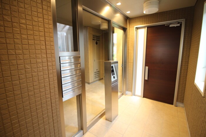 物件外観写真3　(エントランス部分)