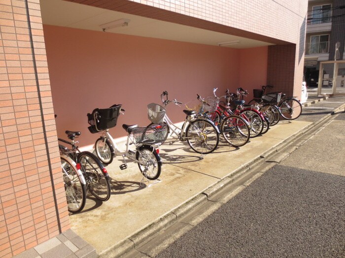 物件外観写真3　(駐輪場)