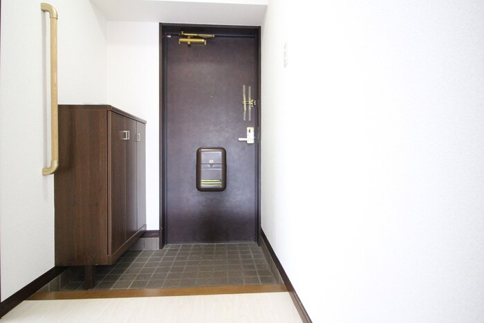 物件内観写真17　(玄関)