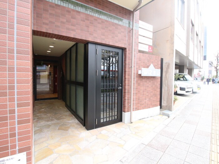 物件外観写真3　(エントランス部分)