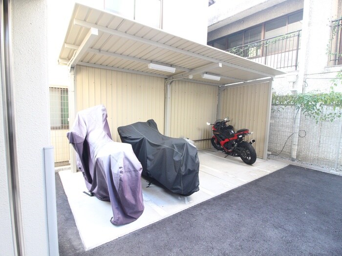 物件外観写真6　(駐車場)