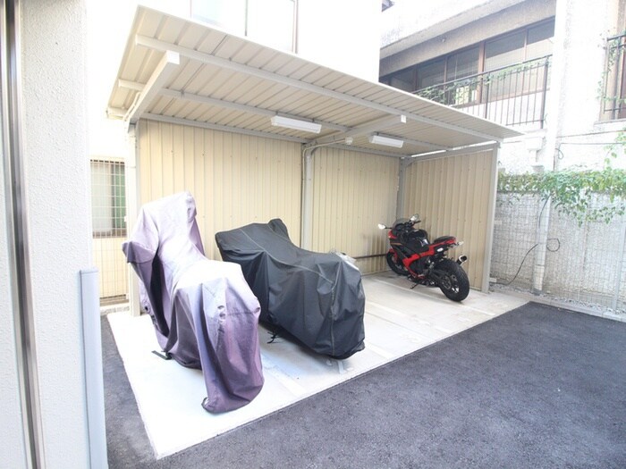 物件外観写真6　(駐車場)