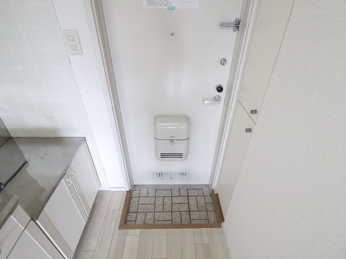 物件内観写真14　(玄関)
