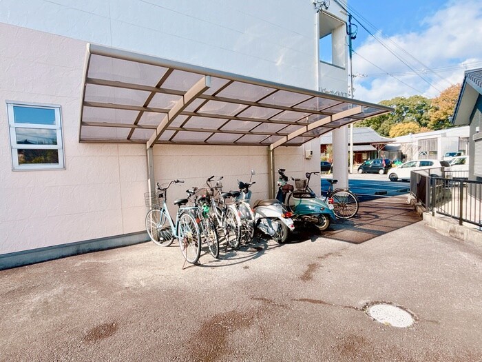 物件外観写真3　(駐輪場)