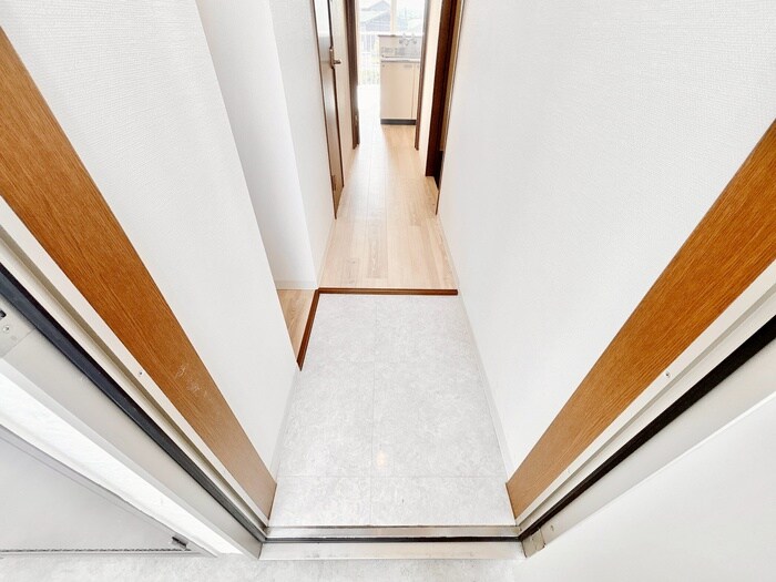 物件内観写真14　(玄関)