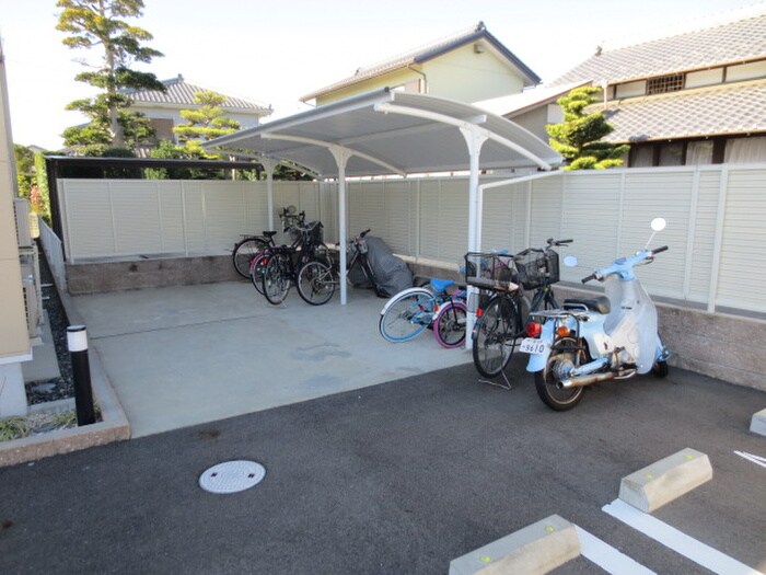 物件外観写真3　(駐輪場)