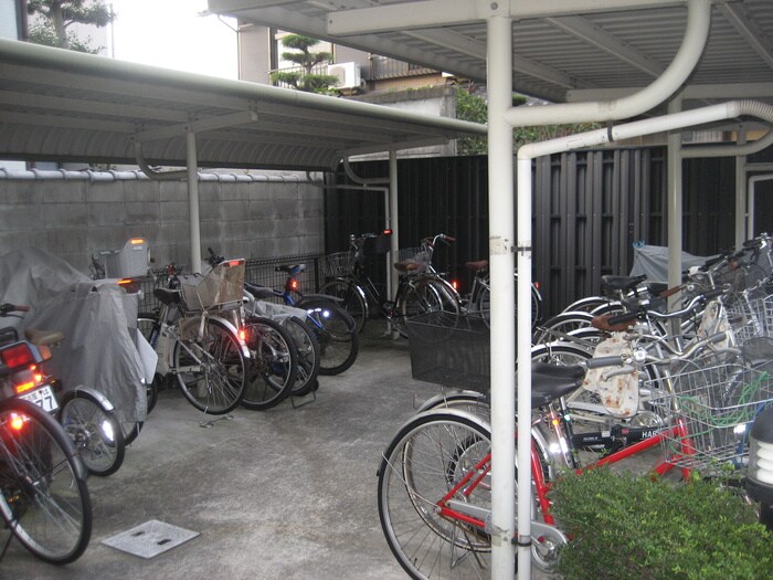 物件外観写真3　(駐輪場)