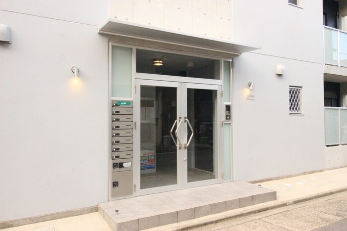 物件外観写真3　(エントランス部分)