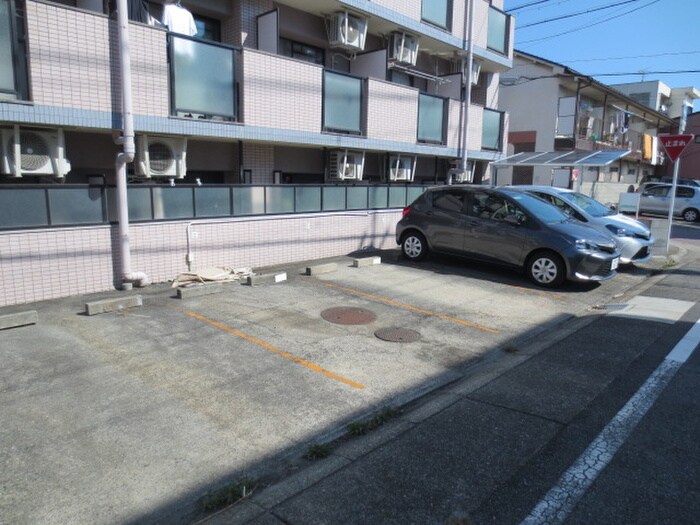 物件外観写真4　(駐車場)