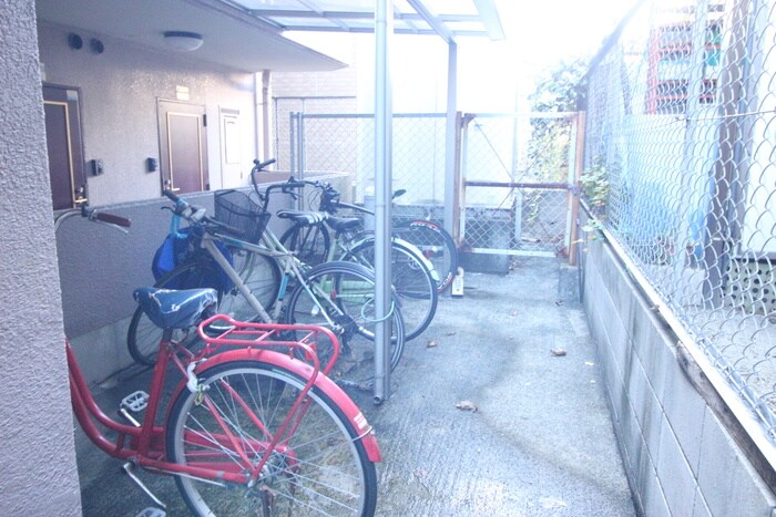 物件外観写真5　(駐輪場)