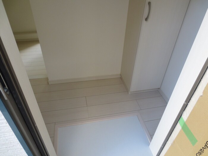 物件内観写真4　(玄関)