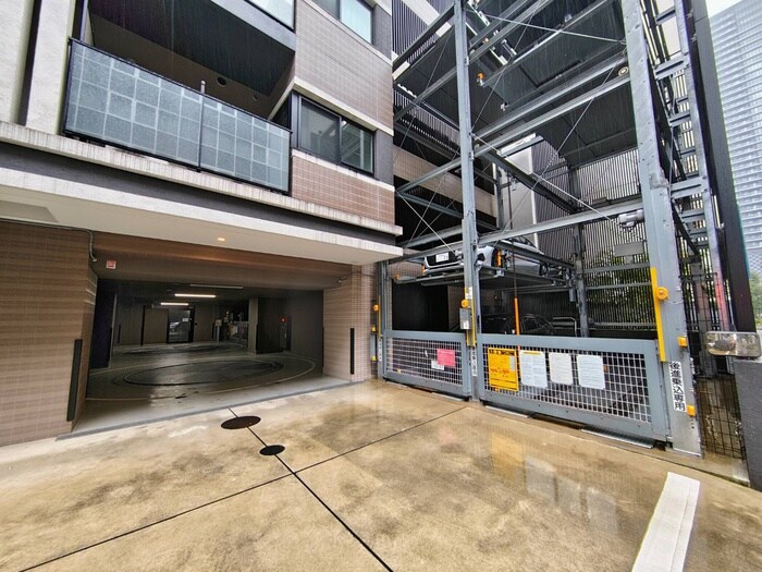 物件外観写真4　(駐車場)