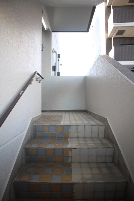 物件外観写真5　(エントランス部分)