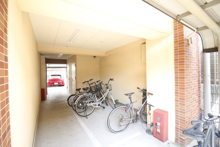 物件外観写真5　(駐輪場)