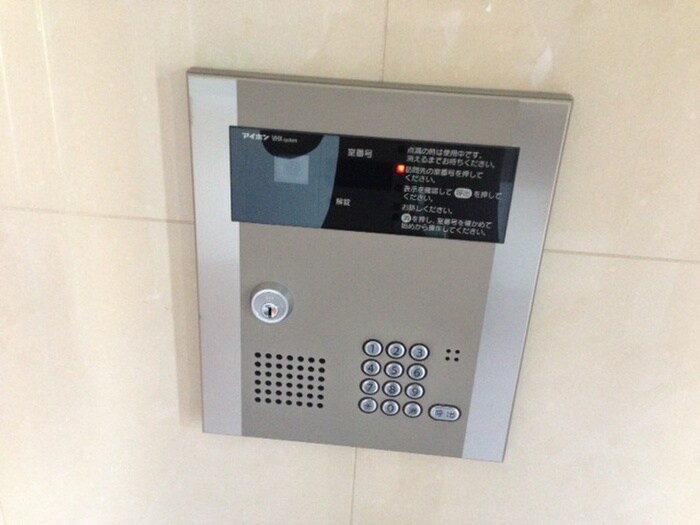 物件外観写真6　(エントランス部分)