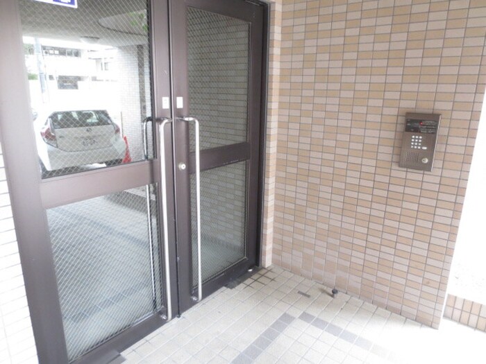 物件外観写真4　(エントランス部分)