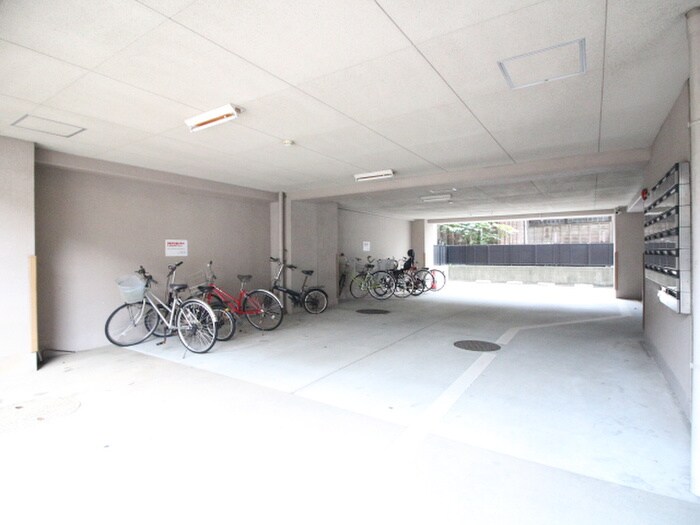 物件外観写真5　(駐車場)