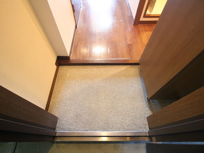 物件内観写真14　(玄関)