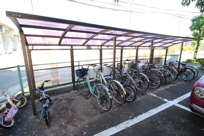 物件外観写真4　(駐輪場)