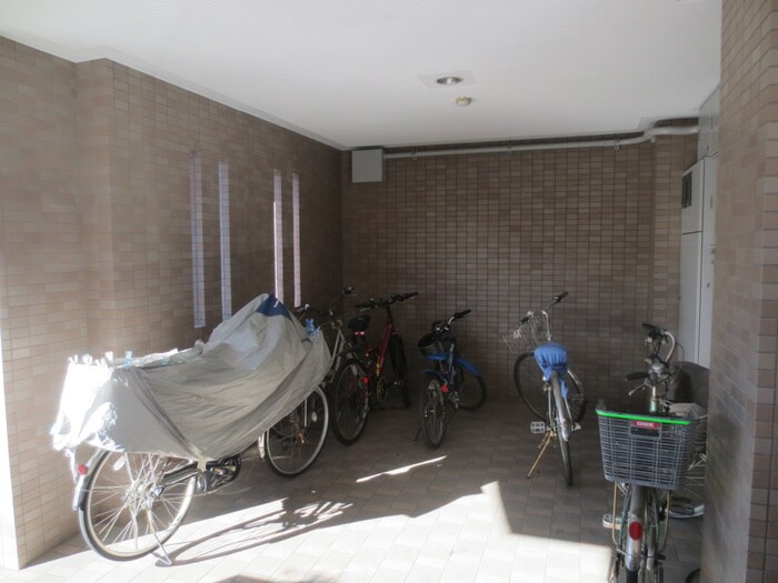 物件外観写真5　(駐輪場)