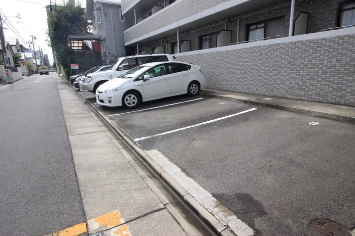 物件外観写真3　(駐車場)