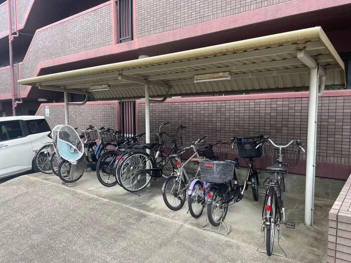 物件外観写真3　(駐輪場)