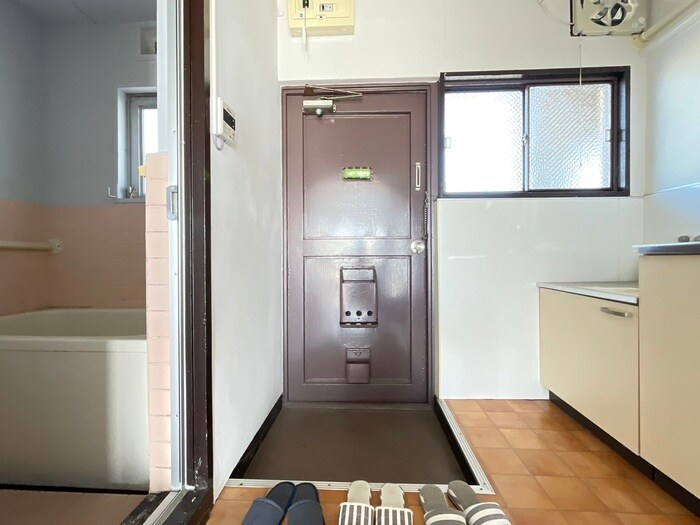 物件内観写真13　(玄関)