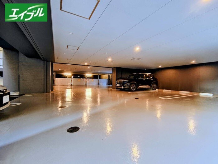 物件外観写真3　(駐車場)