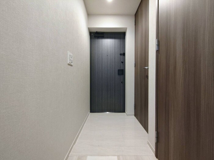 物件内観写真16　(玄関)