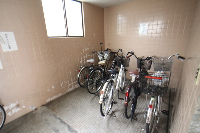 物件外観写真4　(駐輪場)