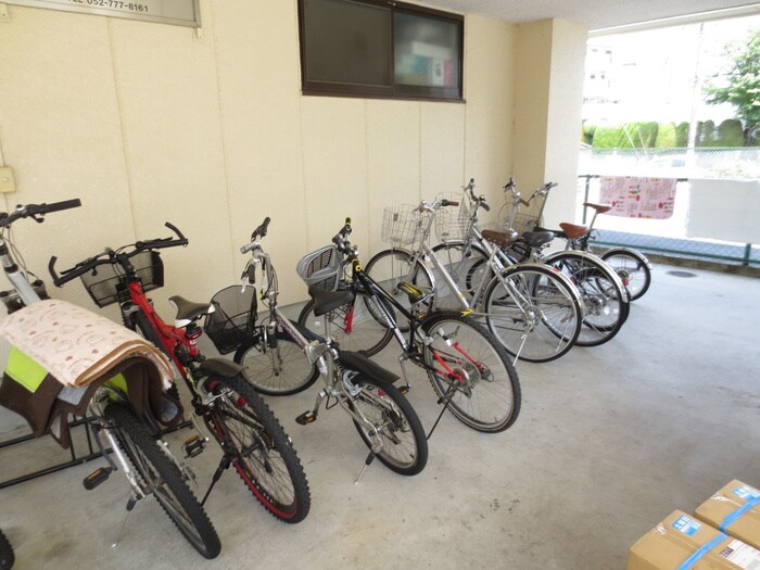 物件外観写真2　(駐輪場)