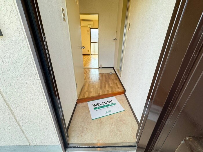 物件内観写真18　(玄関)