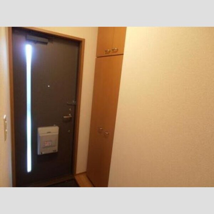 物件内観写真12　(玄関)