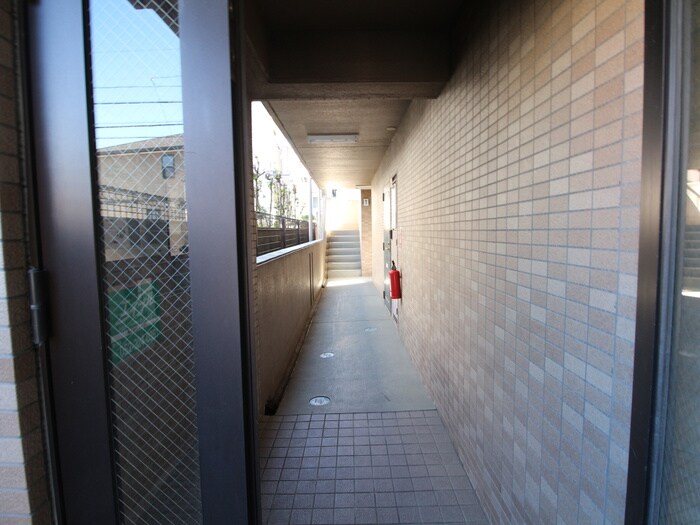 物件外観写真5　(エントランス部分)